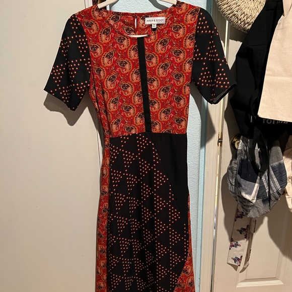 XS Piper & Scoot Maxi Dress
Pulled for a more fitted fit
24 waist - Picture 1 of 4